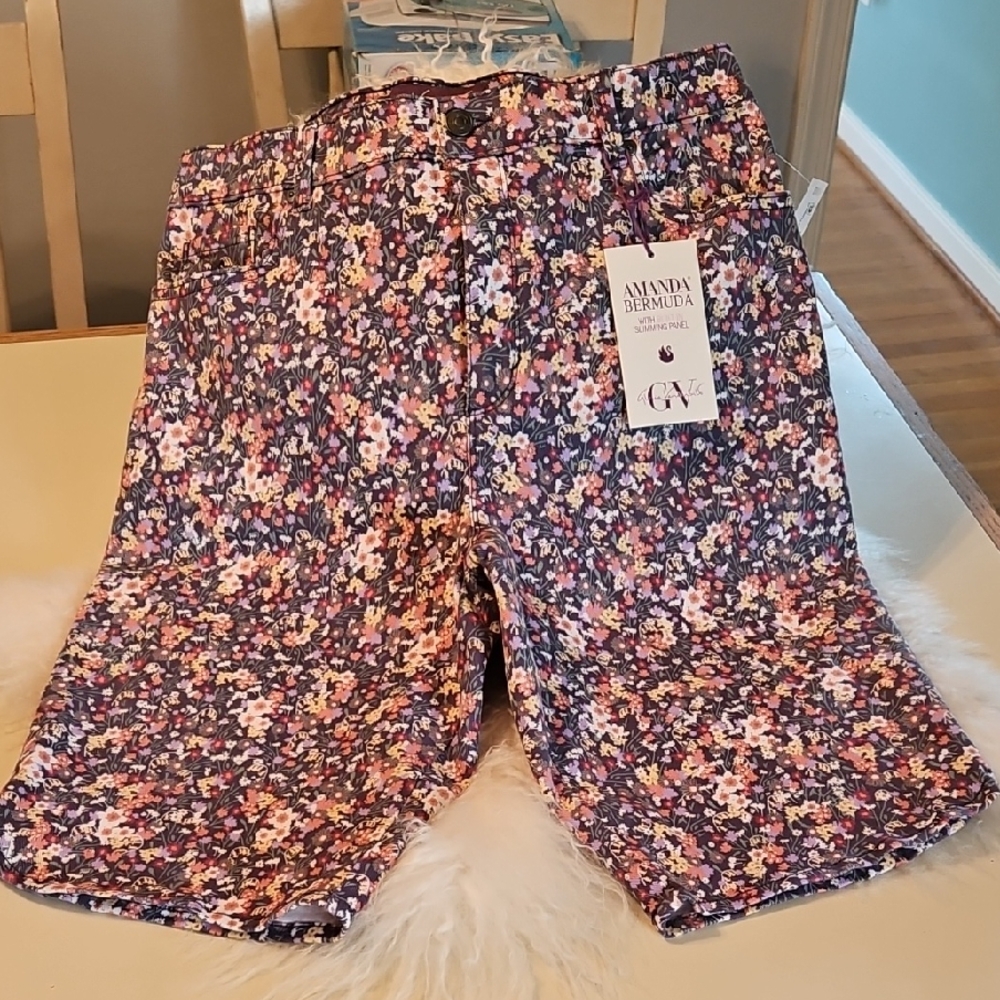 Gloria Vanderbilt Shorts ~ Wild Flowers NWT